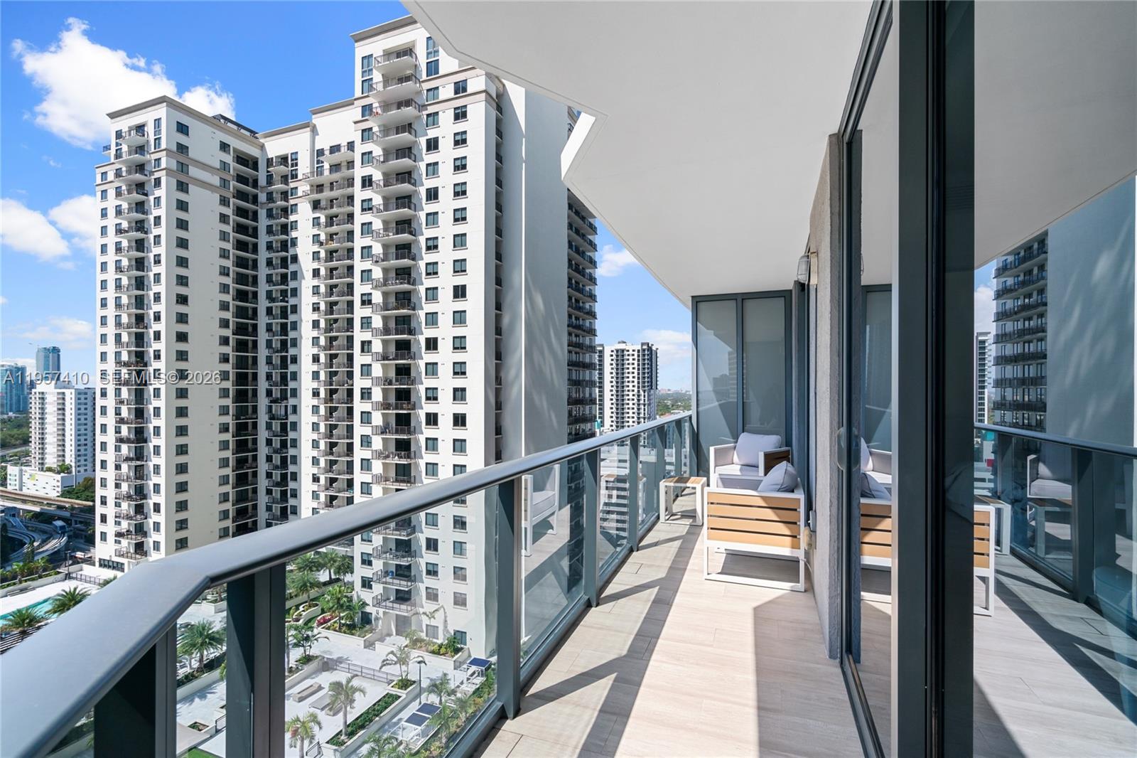 55 SW 9th St #1904, Miami FL 33130