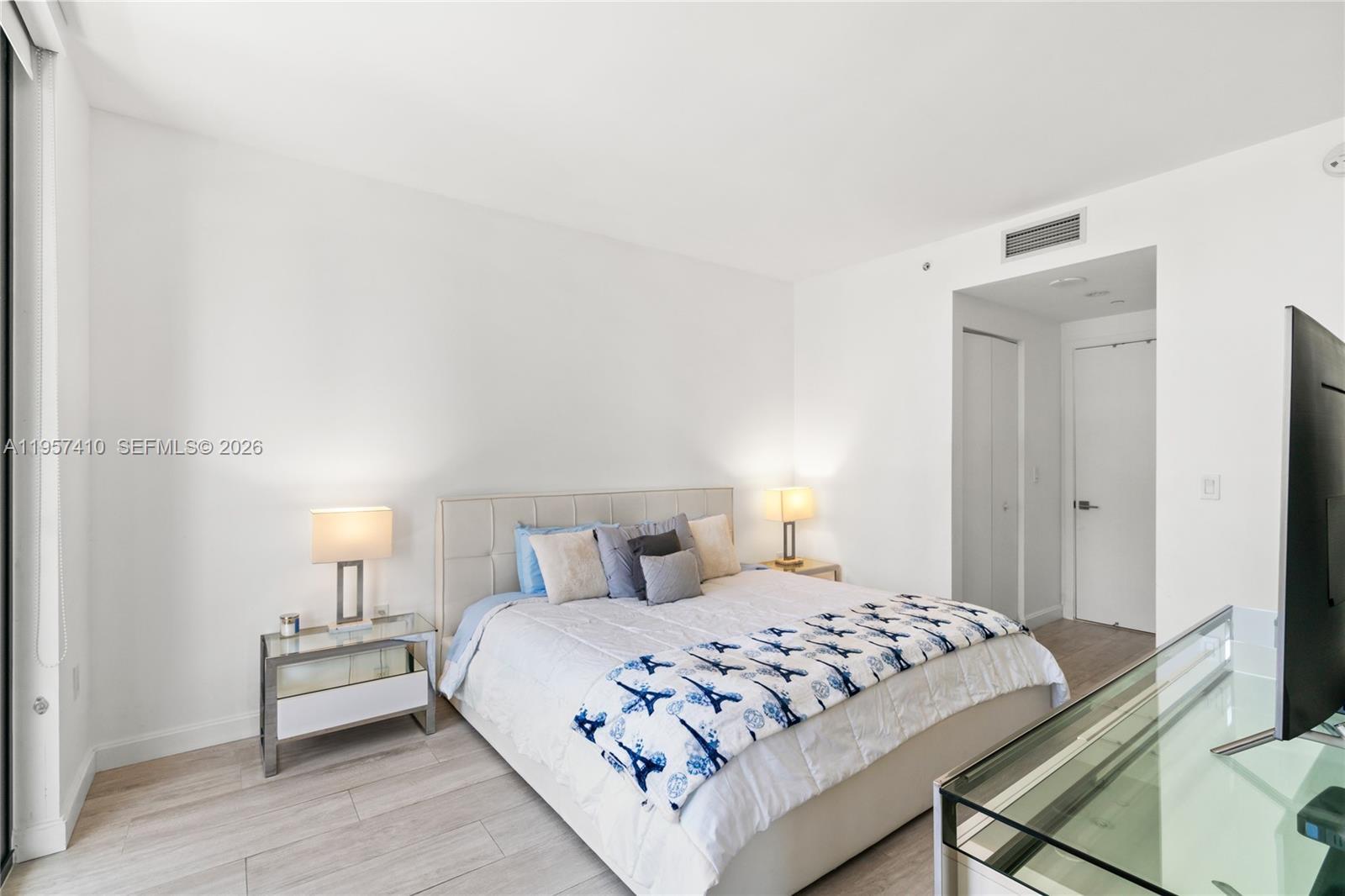 55 SW 9th St #1904, Miami FL 33130
