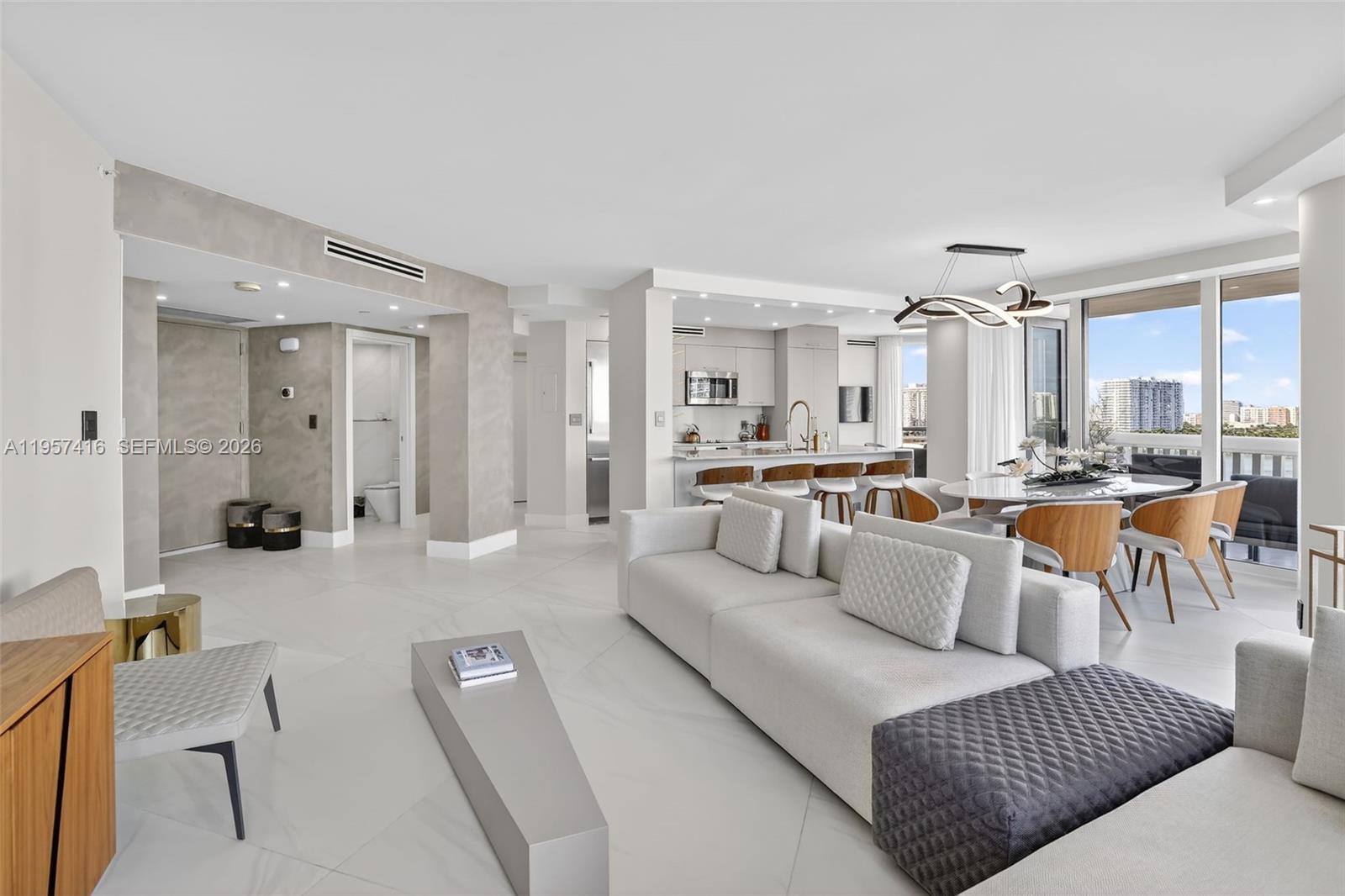 1000 W Island Blvd #1009, Aventura FL 33160