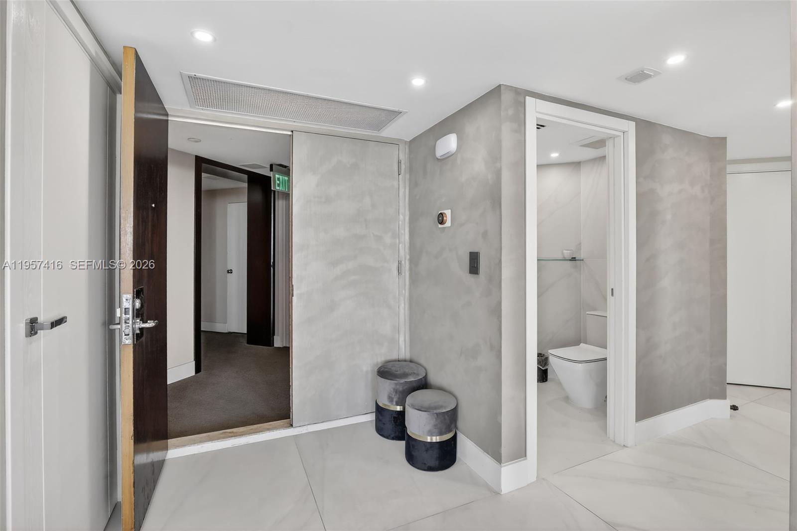 1000 W Island Blvd #1009, Aventura FL 33160