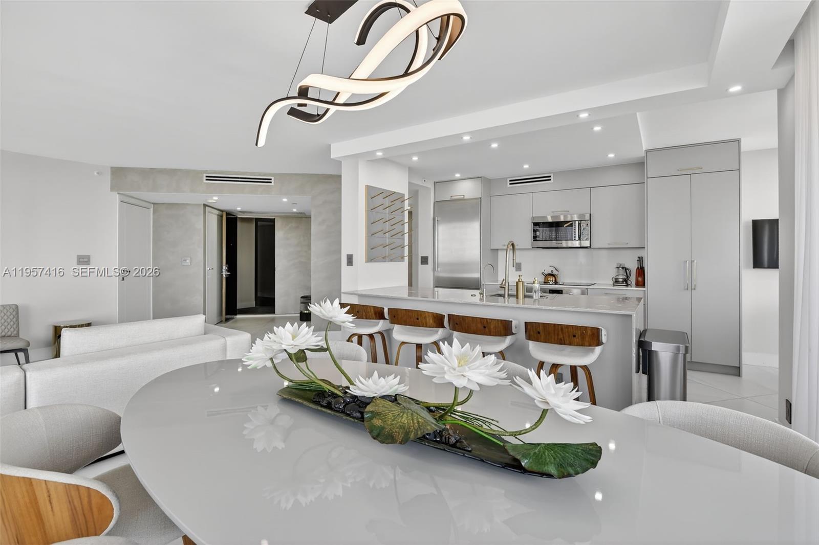 1000 W Island Blvd #1009, Aventura FL 33160