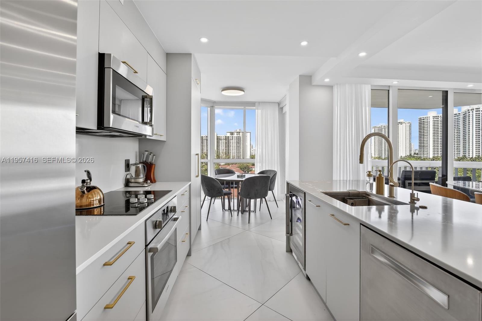 1000 W Island Blvd #1009, Aventura FL 33160
