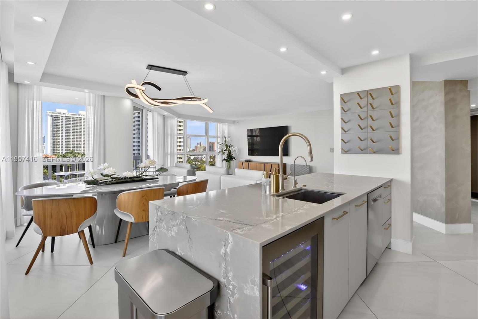 1000 W Island Blvd #1009, Aventura FL 33160
