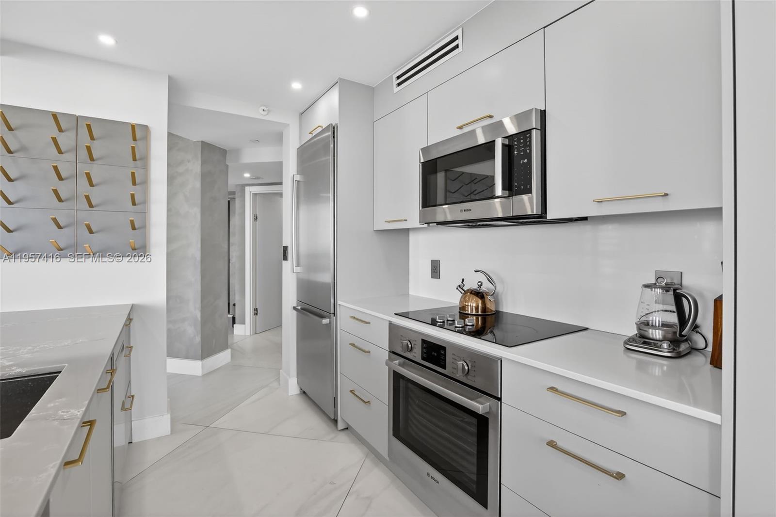 1000 W Island Blvd #1009, Aventura FL 33160