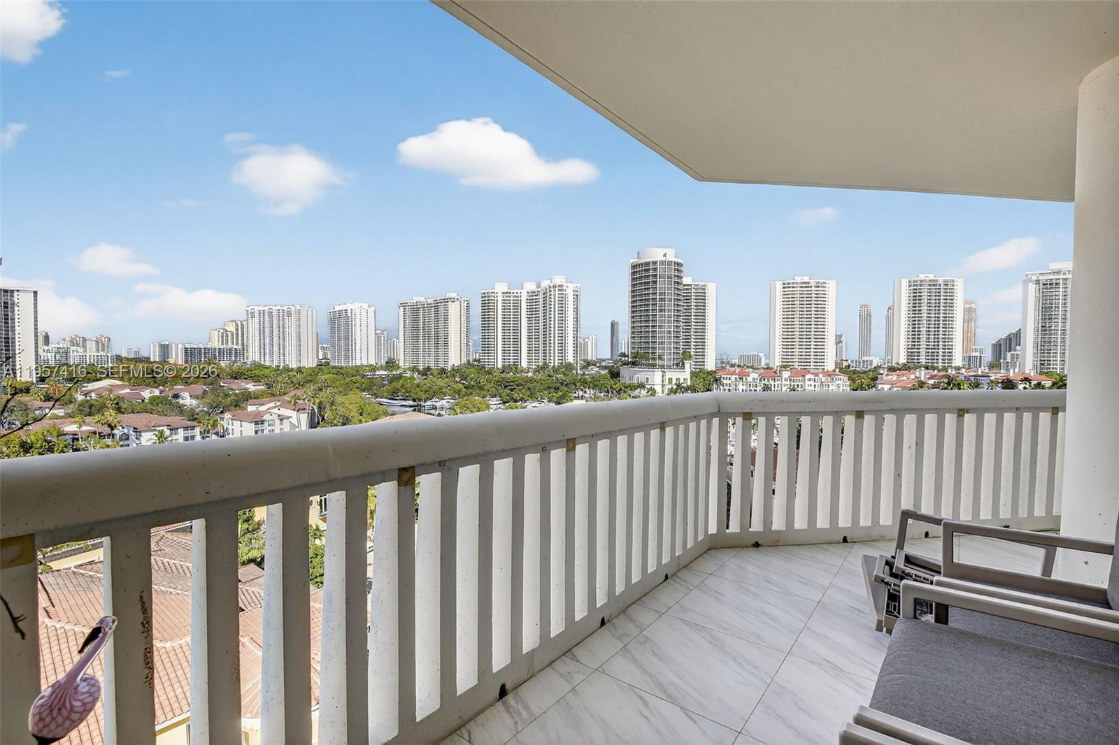 1000 W Island Blvd #1009, Aventura FL 33160