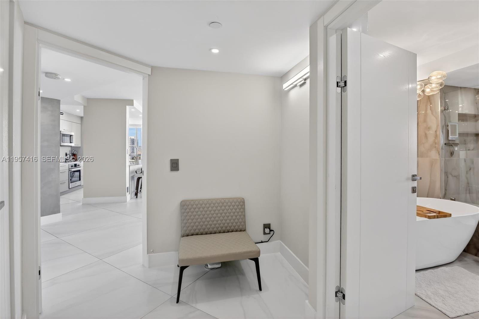 1000 W Island Blvd #1009, Aventura FL 33160