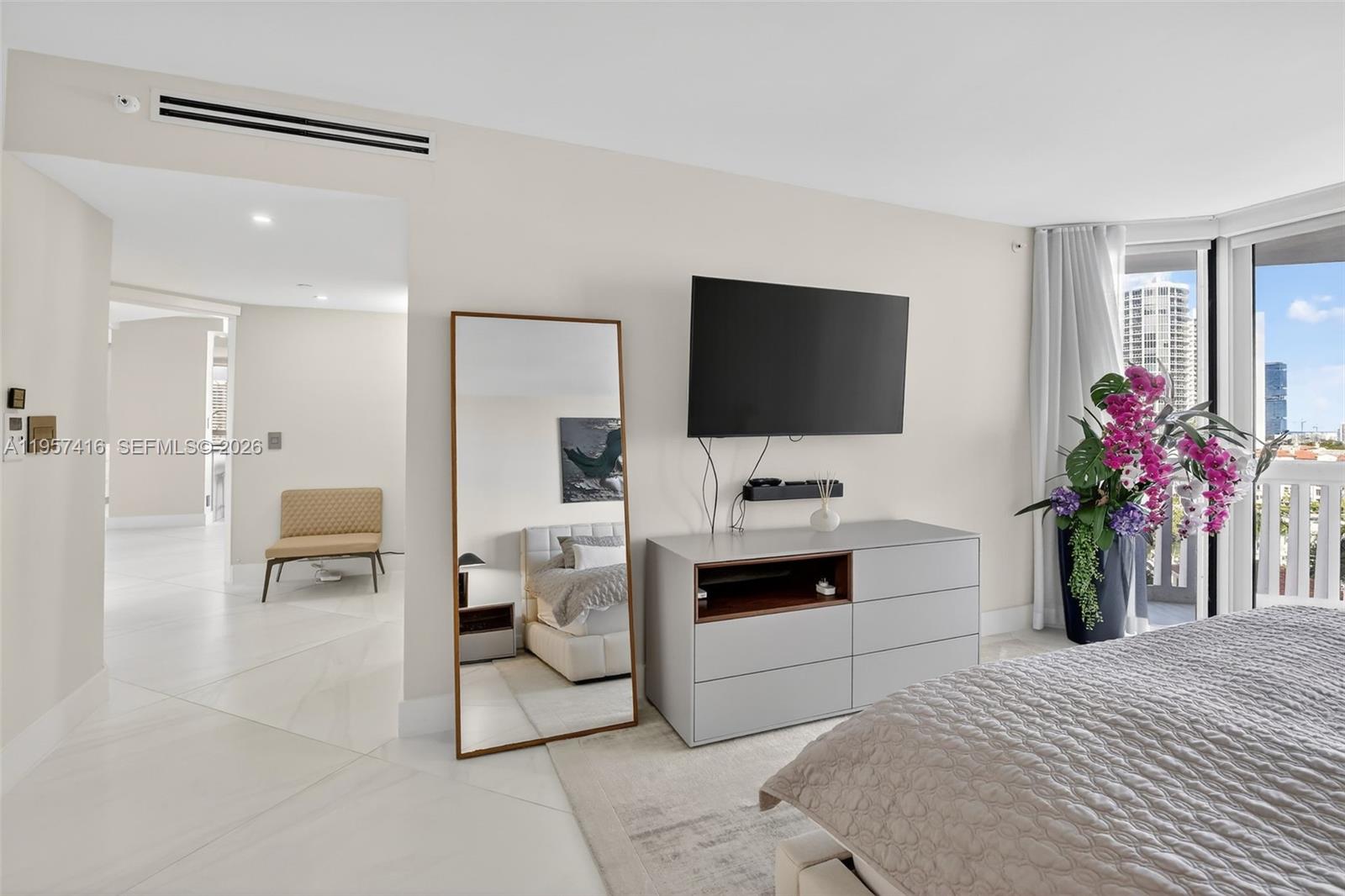 1000 W Island Blvd #1009, Aventura FL 33160