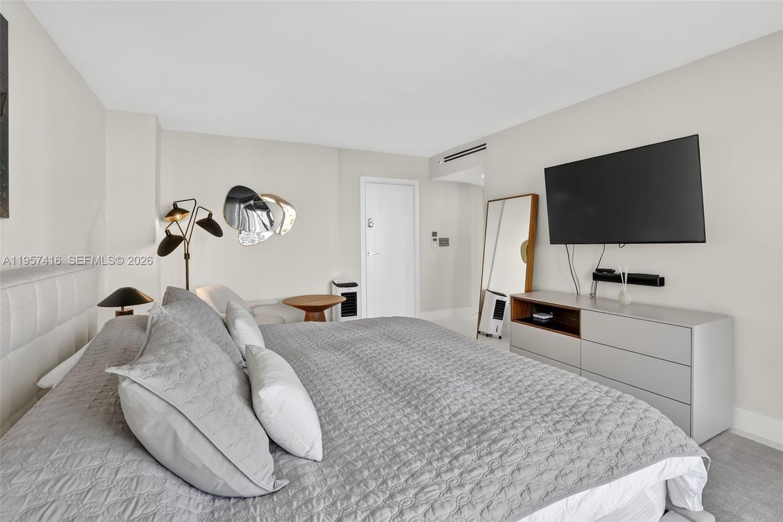 1000 W Island Blvd #1009, Aventura FL 33160