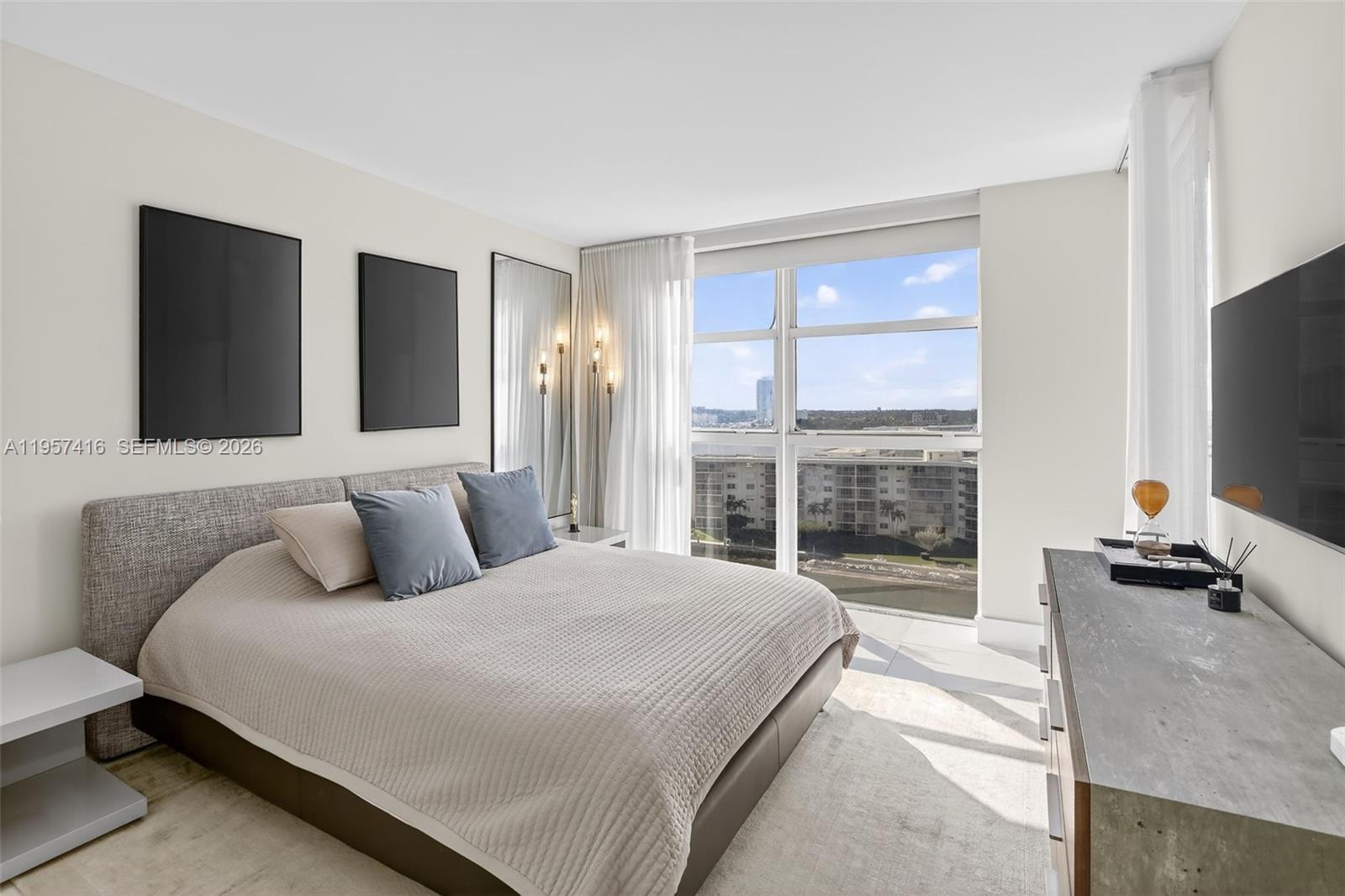 1000 W Island Blvd #1009, Aventura FL 33160