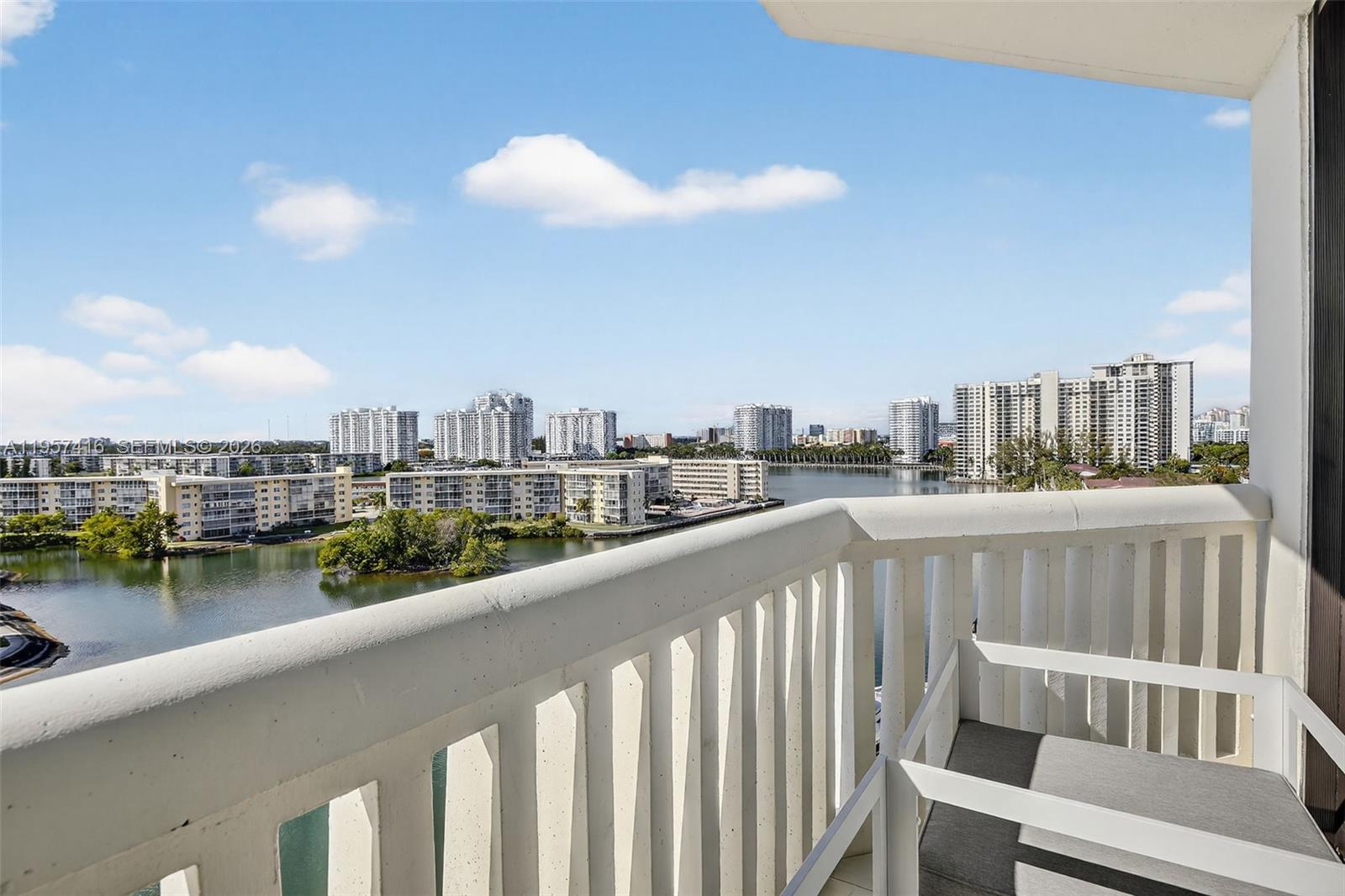 1000 W Island Blvd #1009, Aventura FL 33160