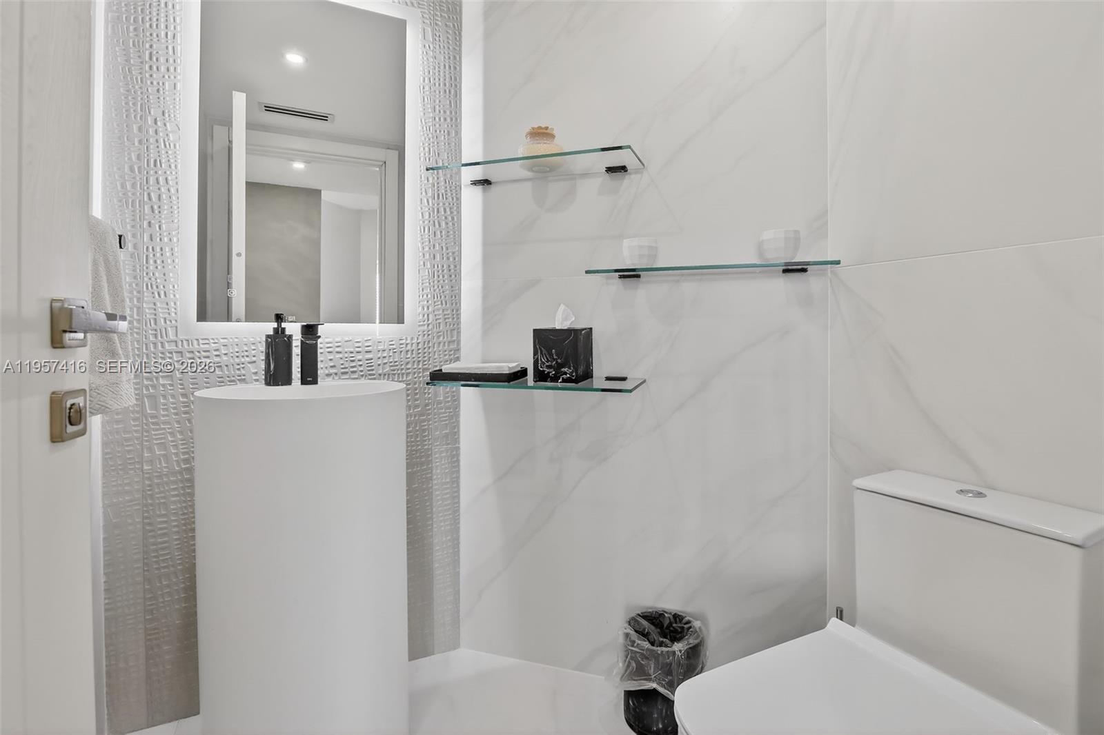 1000 W Island Blvd #1009, Aventura FL 33160