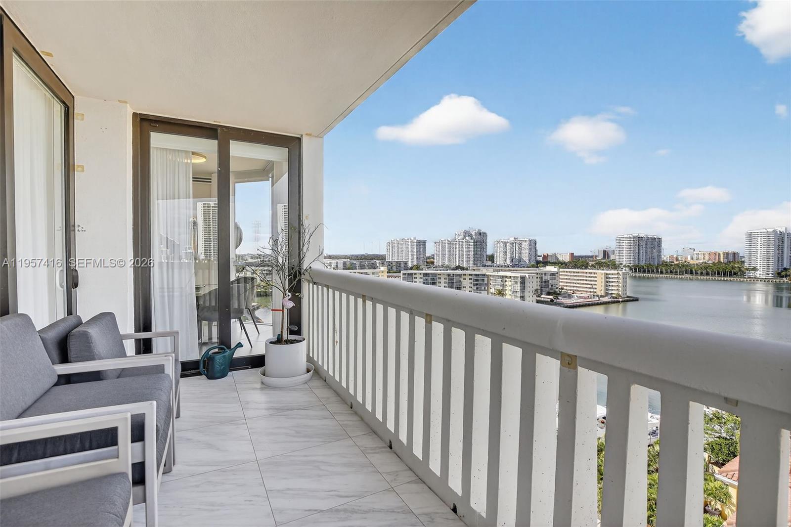1000 W Island Blvd #1009, Aventura FL 33160
