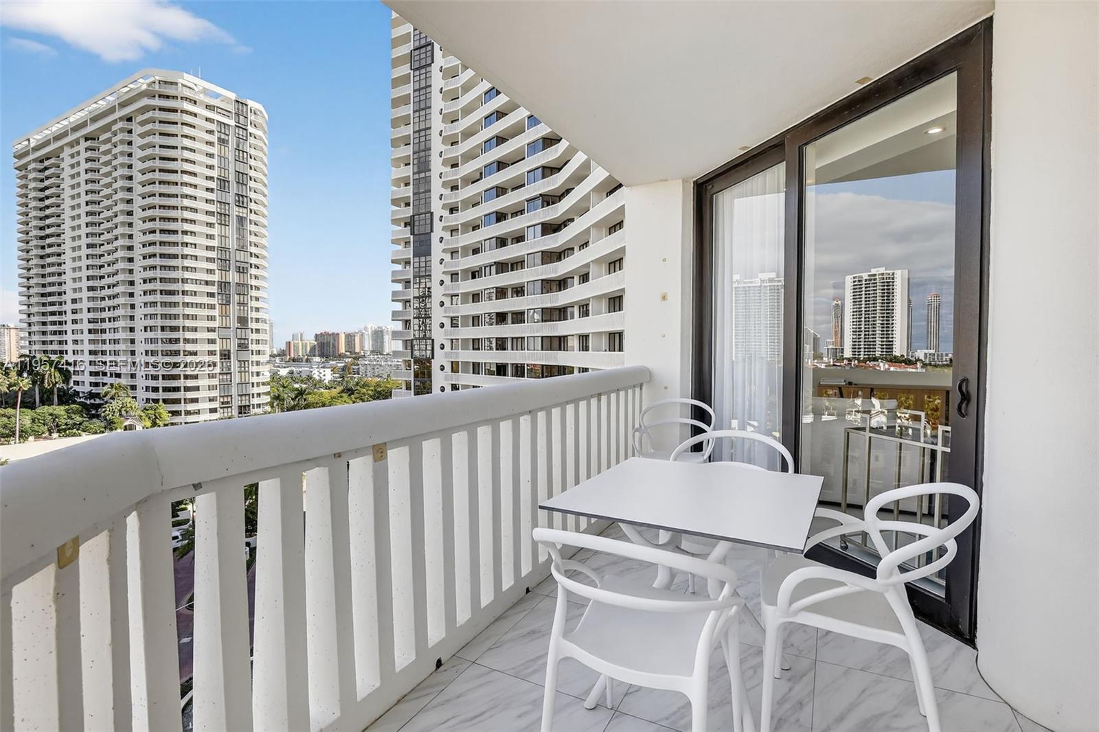 1000 W Island Blvd #1009, Aventura FL 33160