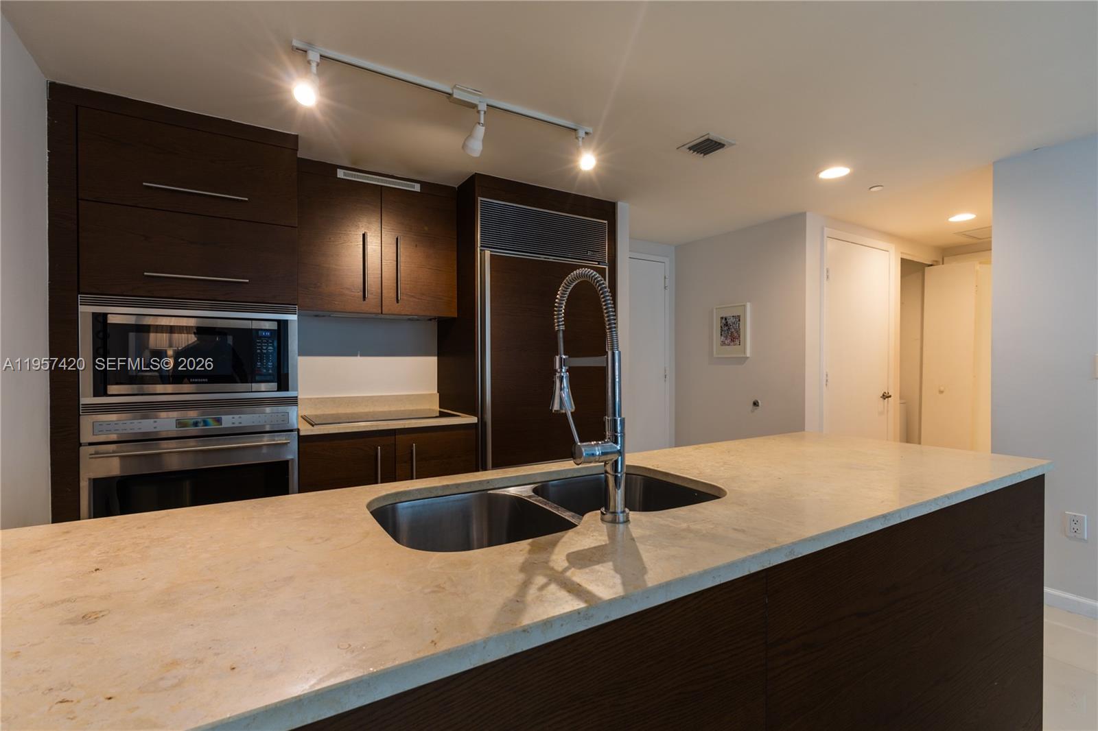 475 Brickell Ave #4511, Miami FL 33131