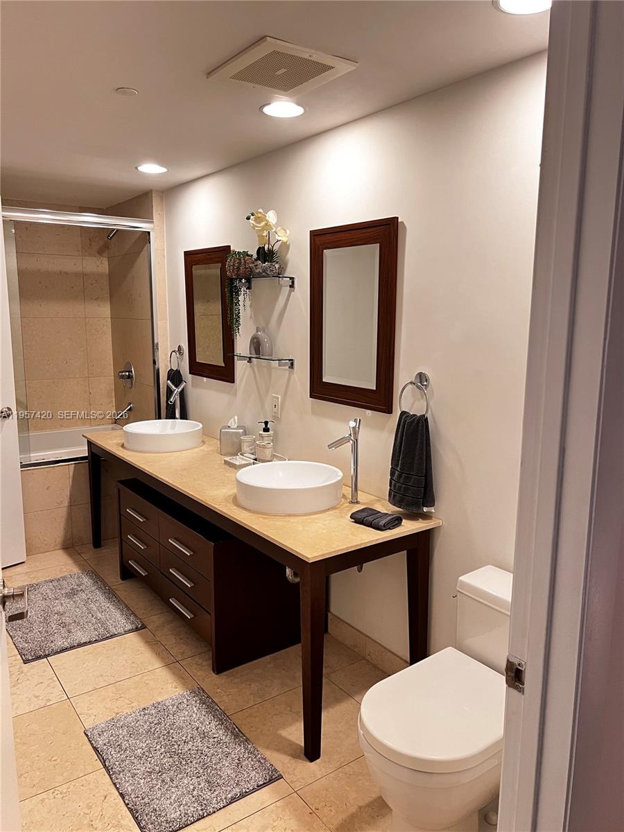 475 Brickell Ave #4511, Miami FL 33131