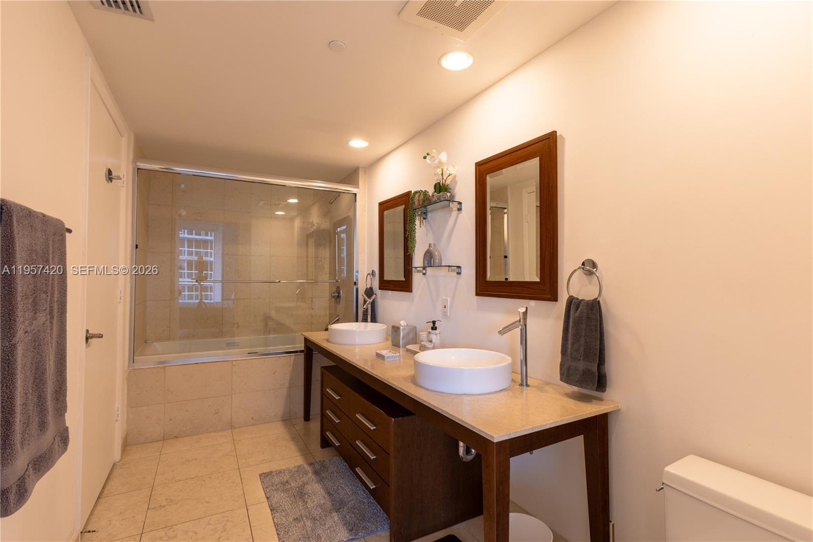 475 Brickell Ave #4511, Miami FL 33131