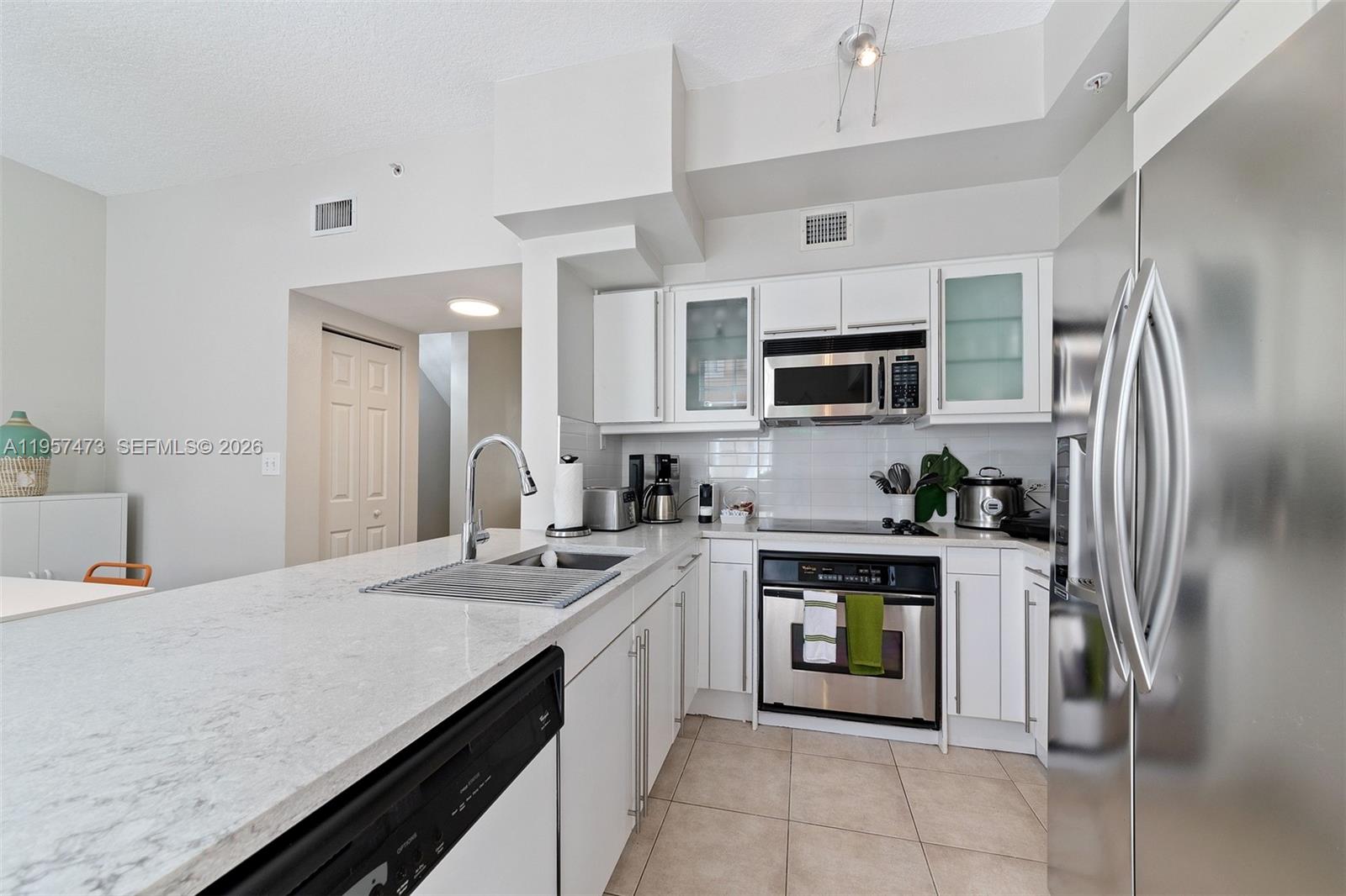 2067 S Ocean Dr #TH5, Hallandale Beach FL 33009
