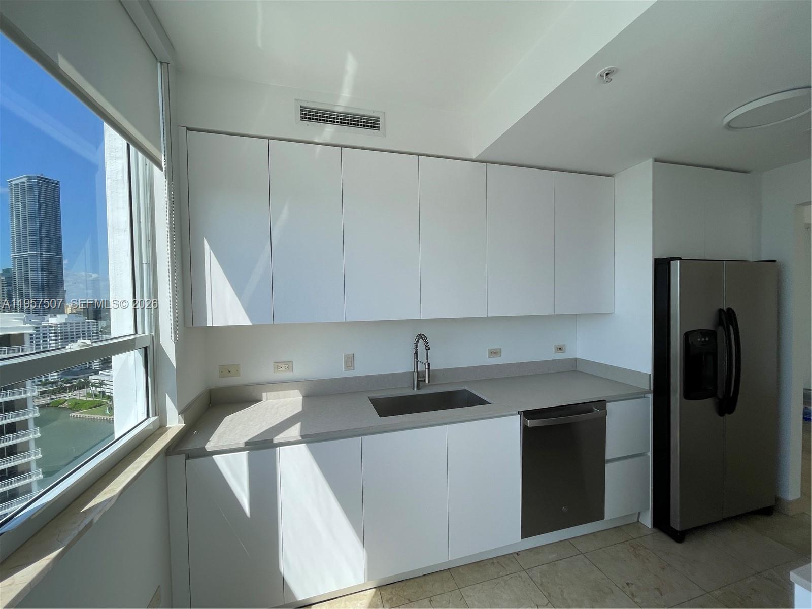 801 Brickell Key Blvd #2511, Miami FL 33131