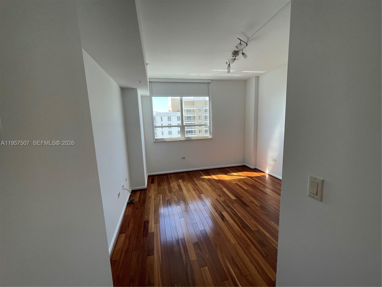 801 Brickell Key Blvd #2511, Miami FL 33131