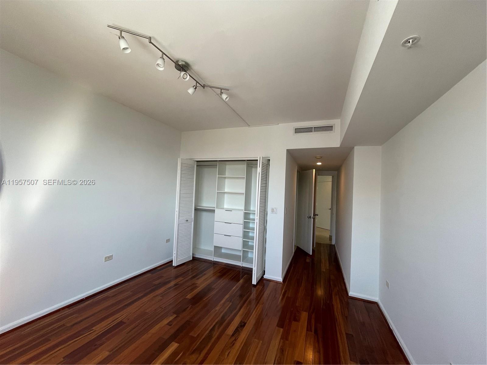 801 Brickell Key Blvd #2511, Miami FL 33131