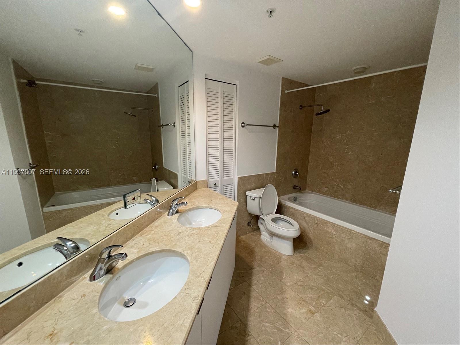801 Brickell Key Blvd #2511, Miami FL 33131