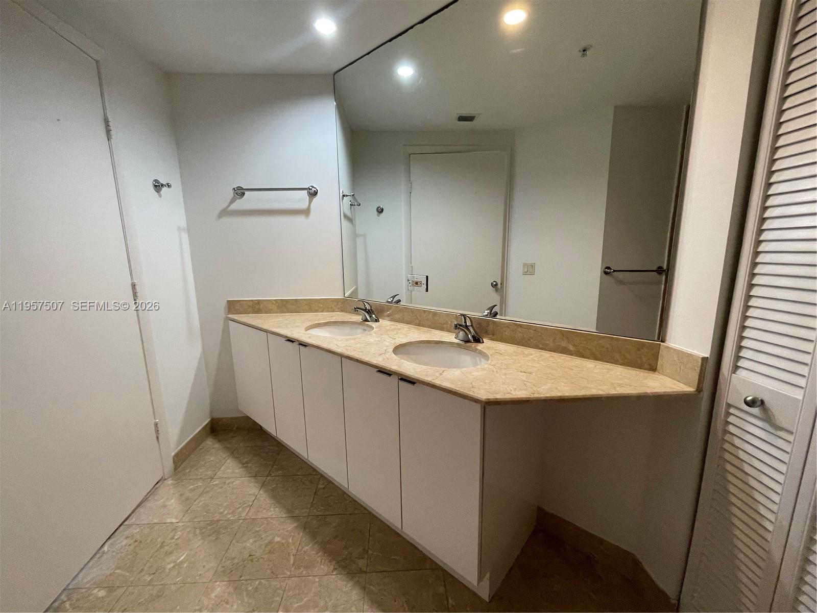 801 Brickell Key Blvd #2511, Miami FL 33131