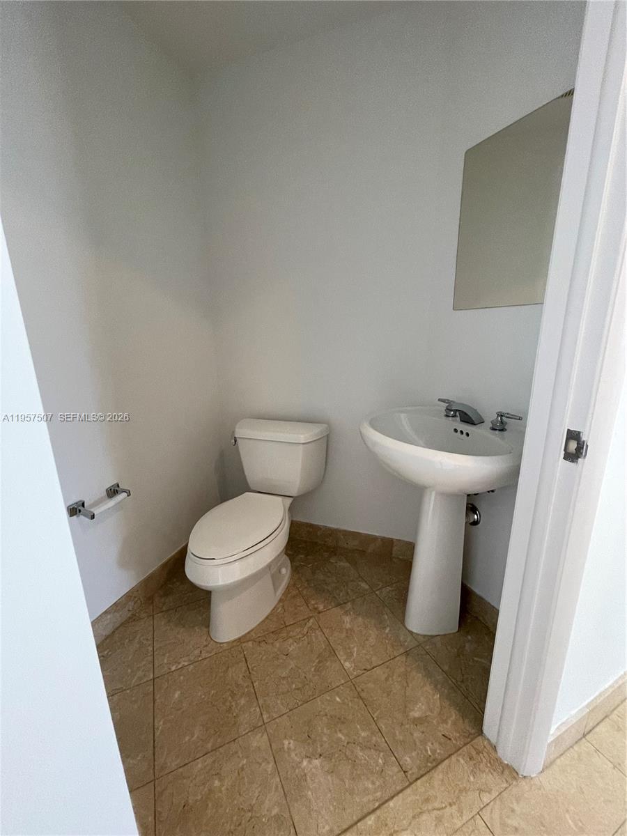 801 Brickell Key Blvd #2511, Miami FL 33131