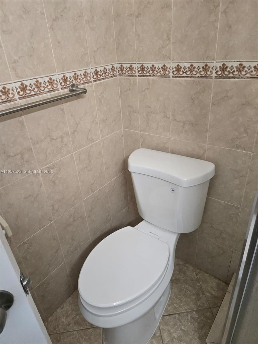 5151 W Oakland Park Blvd #303, Lauderdale Lakes FL 33313