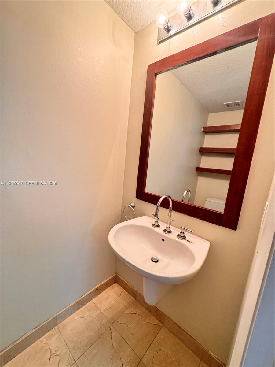 6515 Collins Ave #905, Miami Beach FL 33141