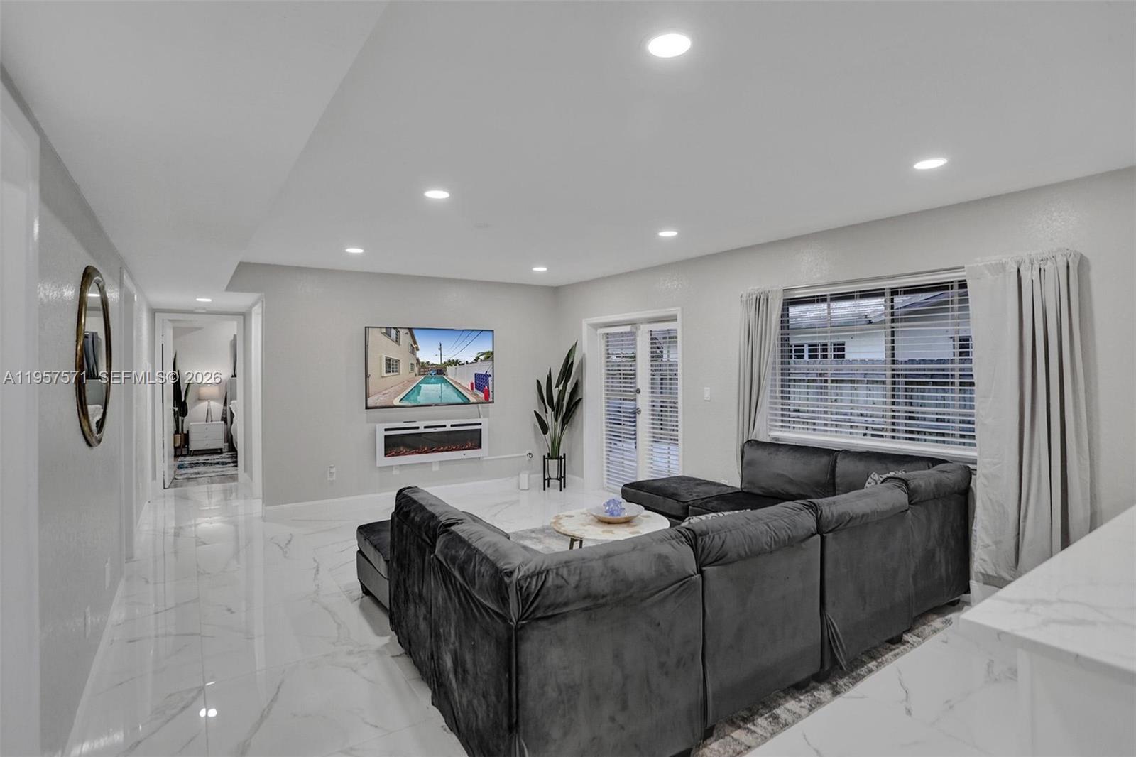 466 NE 8th Ave, Deerfield Beach FL 33441