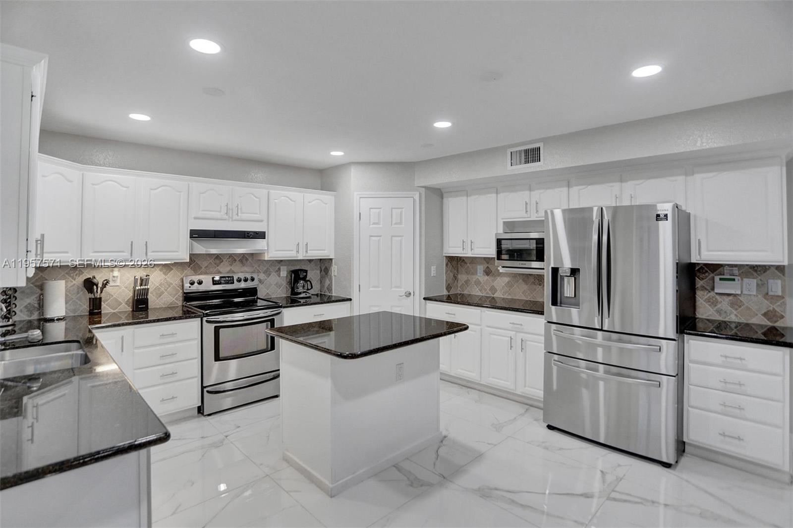 466 NE 8th Ave, Deerfield Beach FL 33441