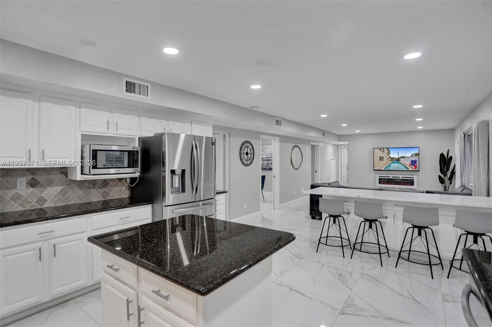 466 NE 8th Ave, Deerfield Beach FL 33441