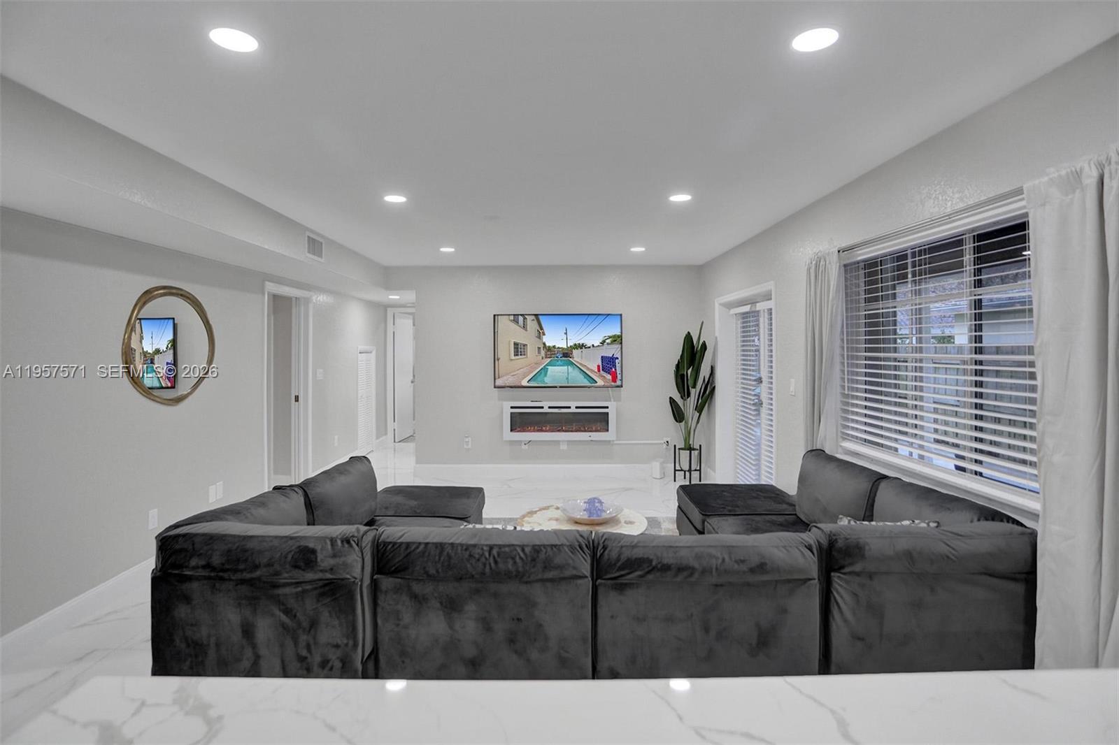 466 NE 8th Ave, Deerfield Beach FL 33441