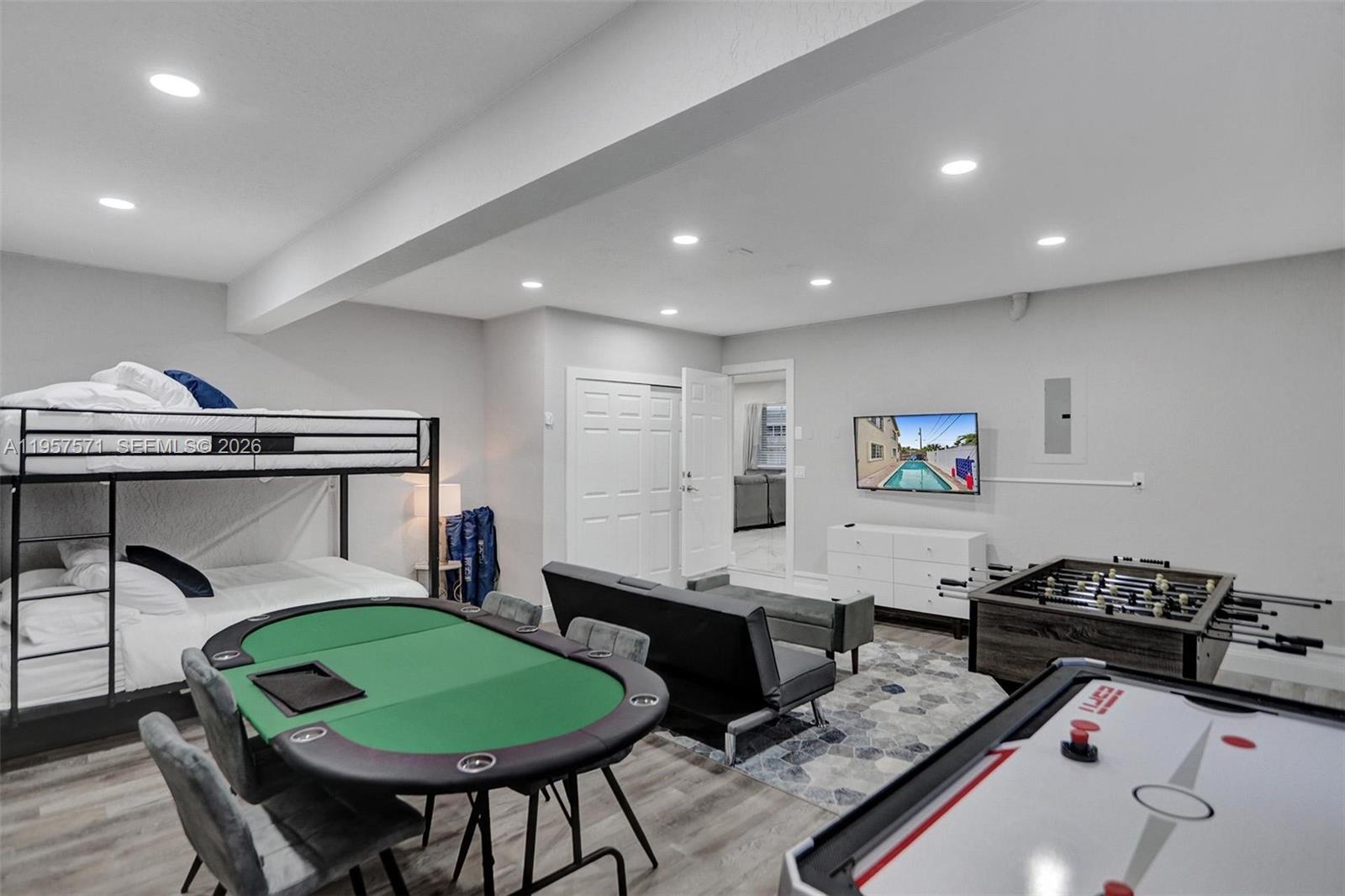 466 NE 8th Ave, Deerfield Beach FL 33441