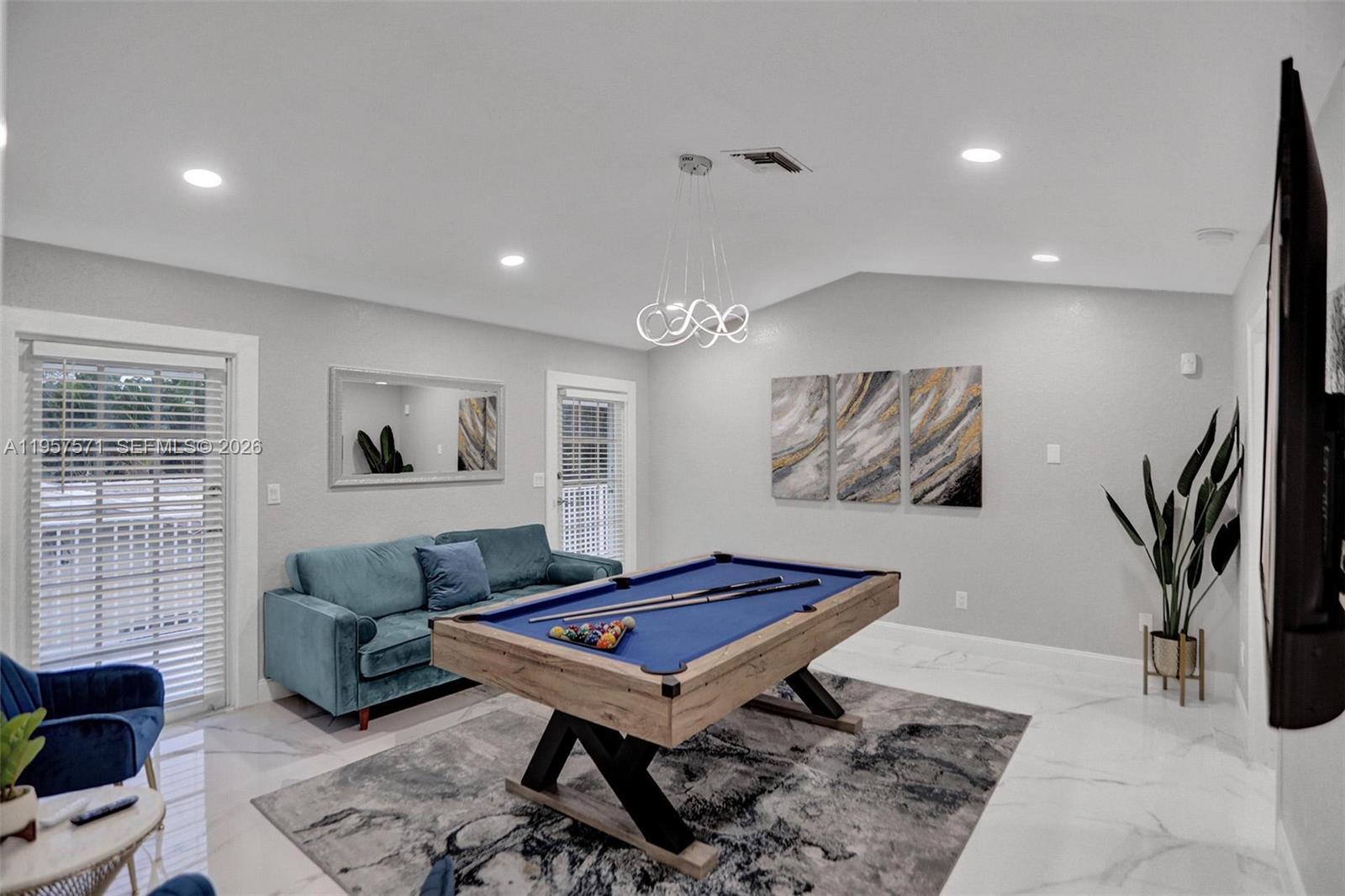466 NE 8th Ave, Deerfield Beach FL 33441