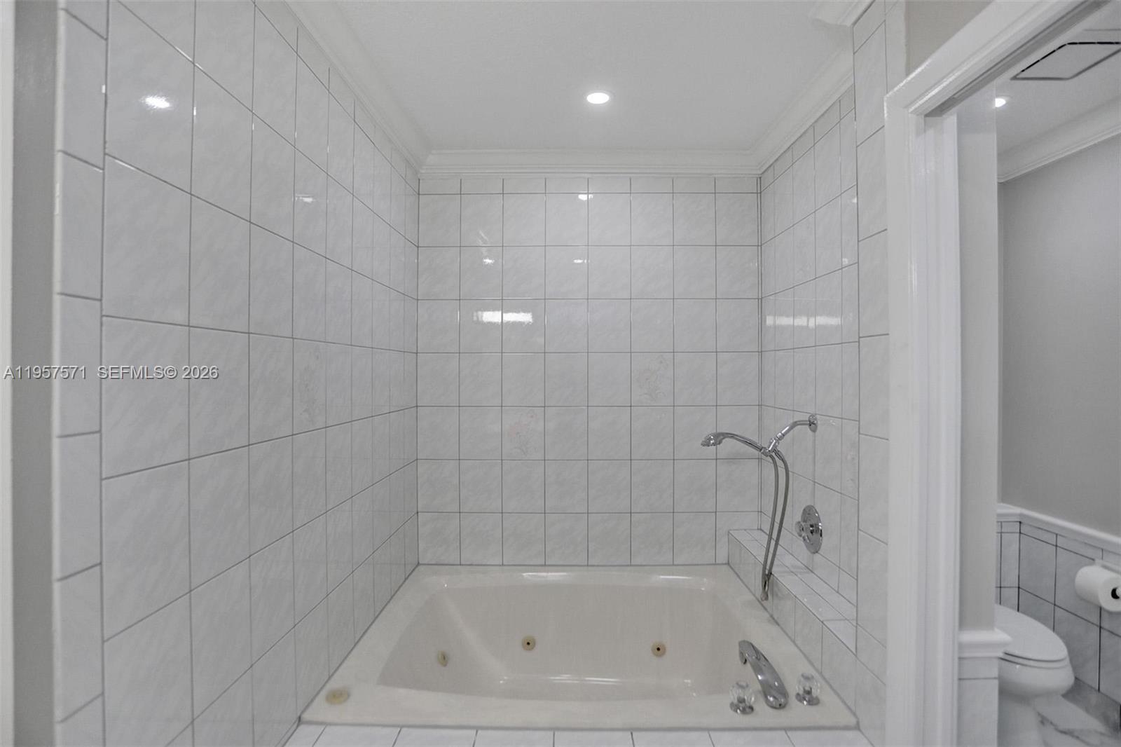 466 NE 8th Ave, Deerfield Beach FL 33441