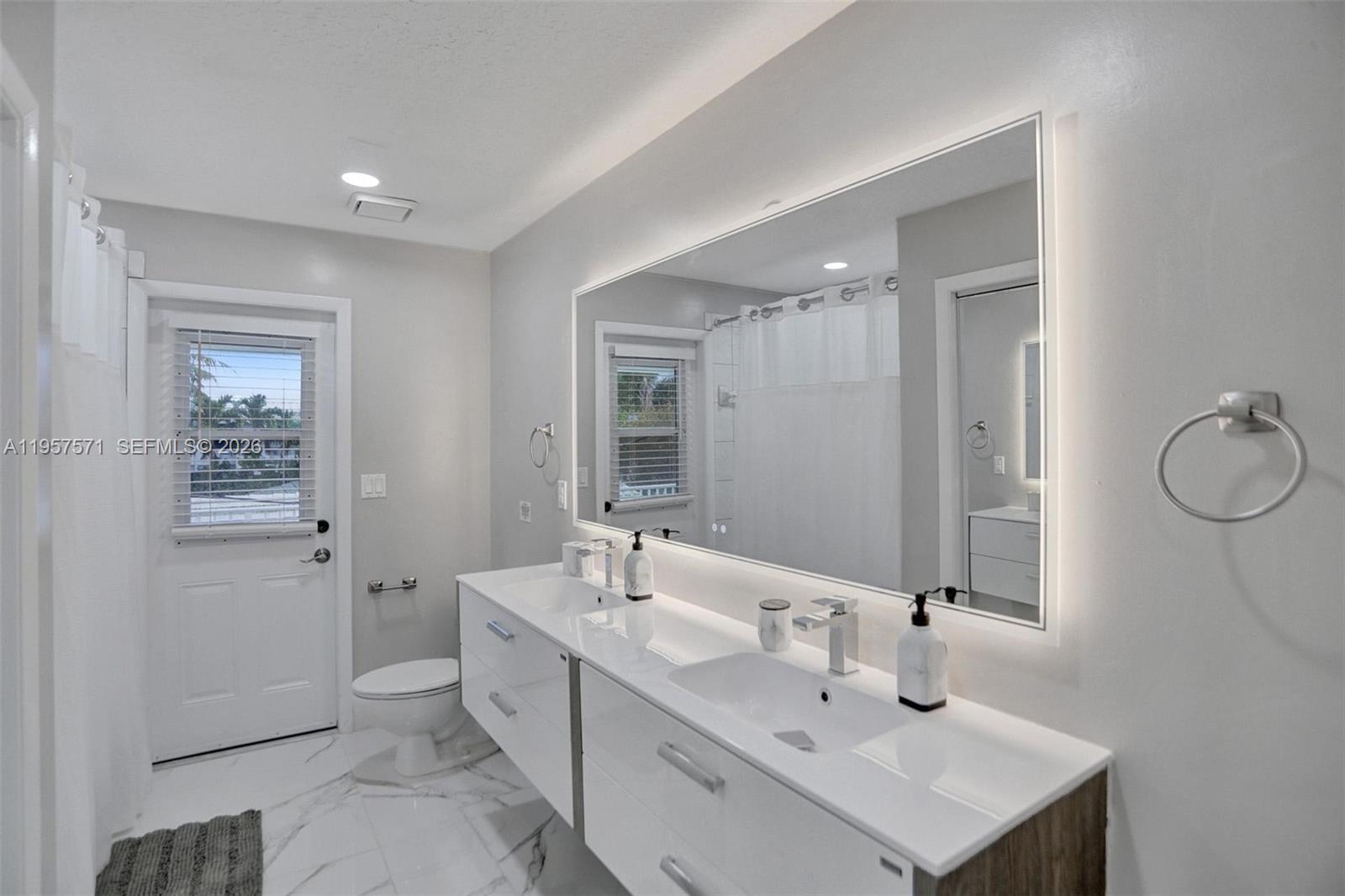 466 NE 8th Ave, Deerfield Beach FL 33441