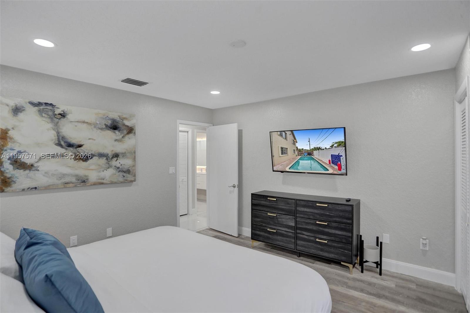 466 NE 8th Ave, Deerfield Beach FL 33441