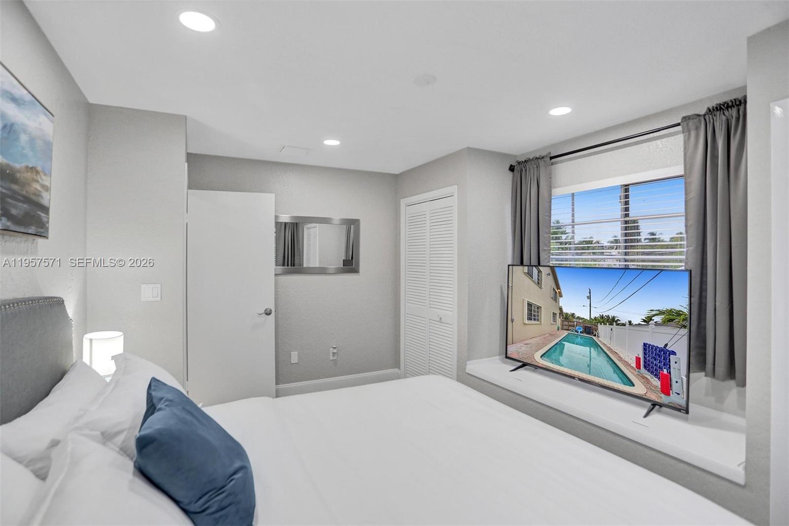 466 NE 8th Ave, Deerfield Beach FL 33441