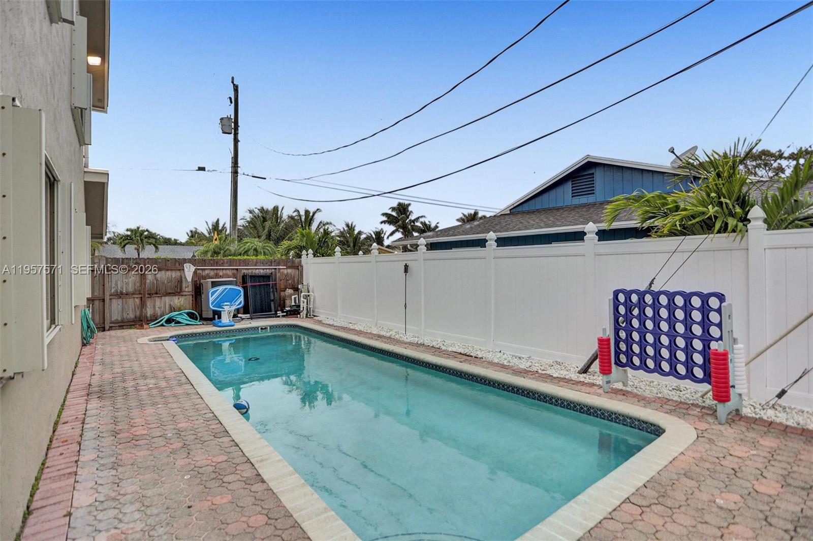 466 NE 8th Ave, Deerfield Beach FL 33441