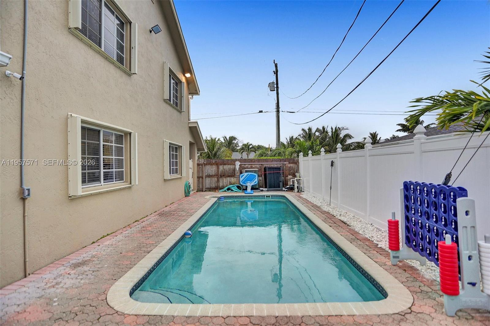 466 NE 8th Ave, Deerfield Beach FL 33441