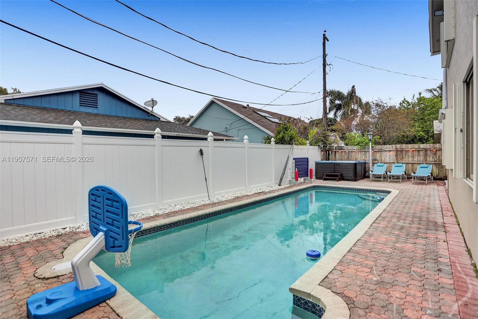 466 NE 8th Ave, Deerfield Beach FL 33441