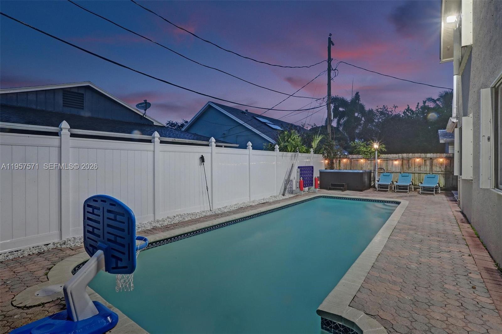 466 NE 8th Ave, Deerfield Beach FL 33441