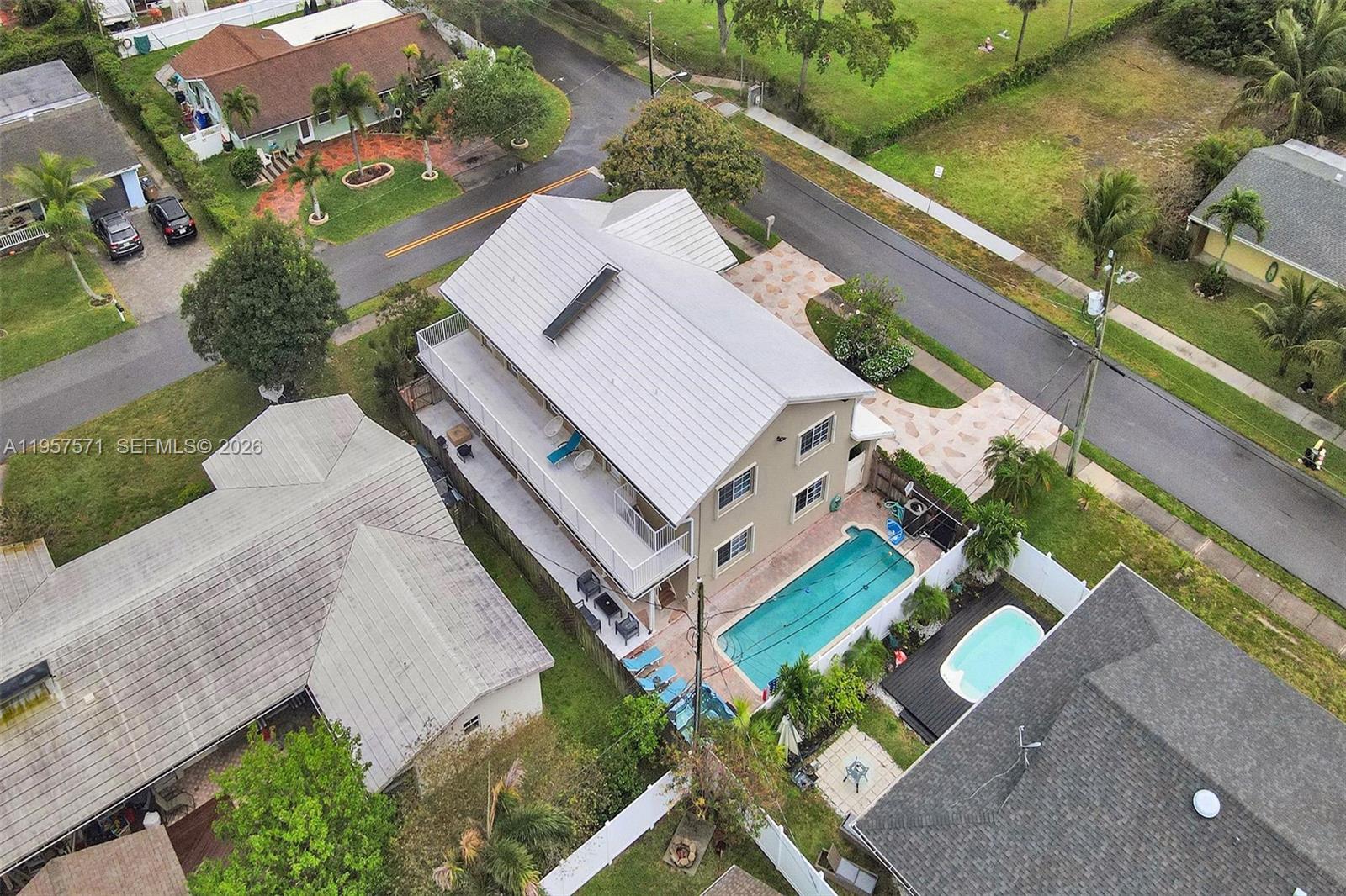 466 NE 8th Ave, Deerfield Beach FL 33441