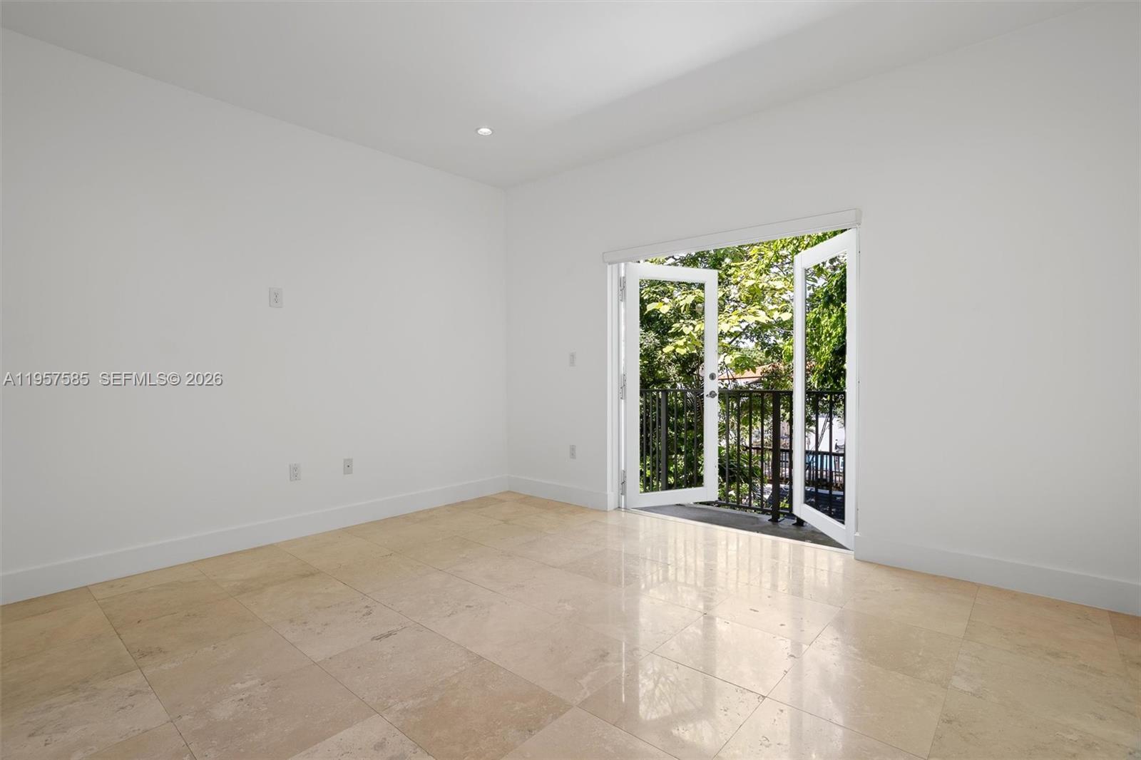 2784 SW 34th Ave, Miami FL 33133