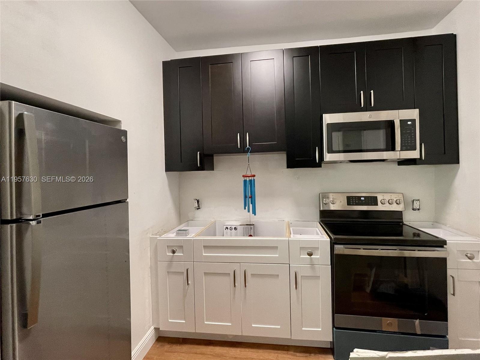 2463 Pine Tree Dr #4, Miami Beach FL 33140