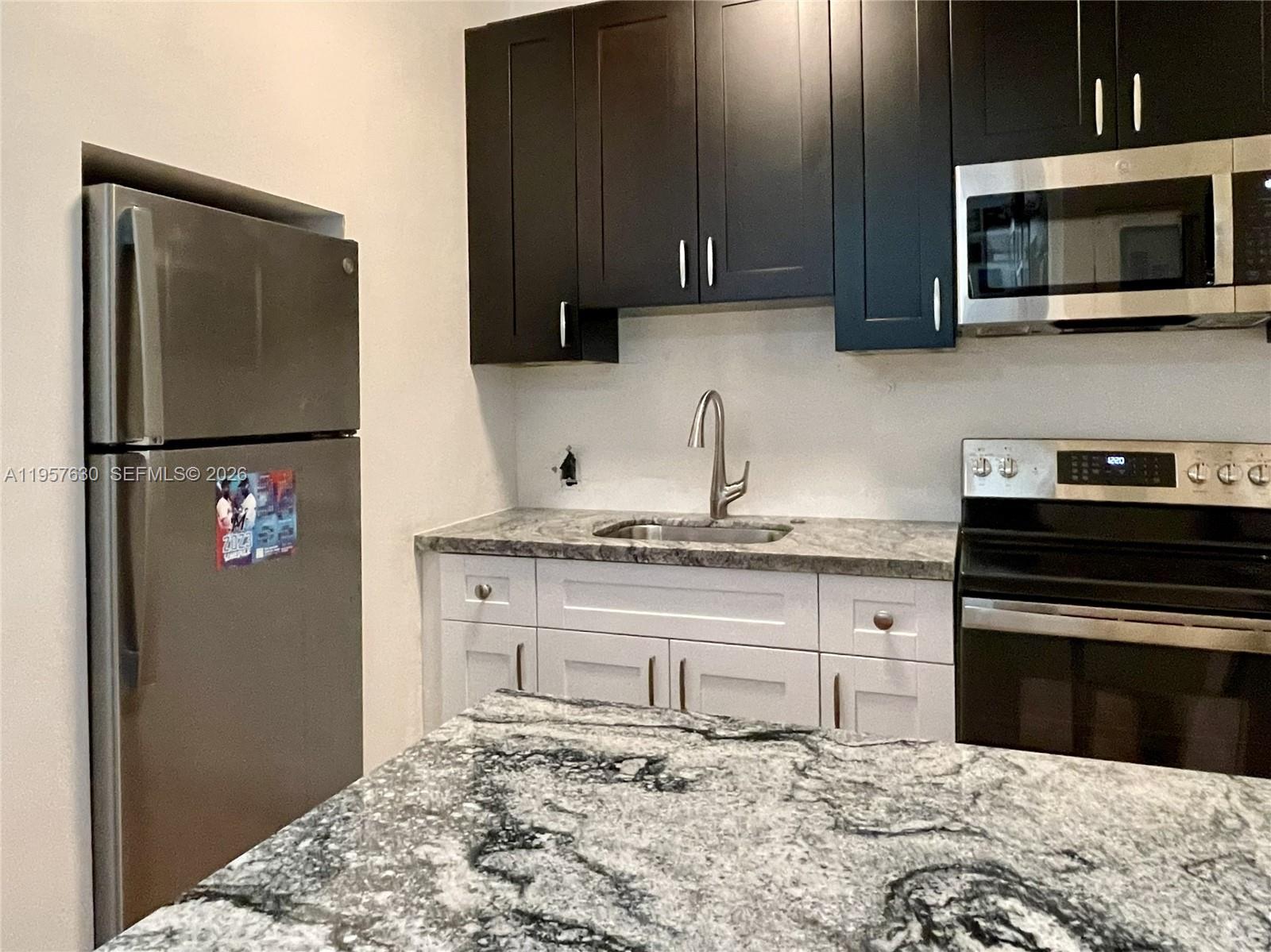 2463 Pine Tree Dr #4, Miami Beach FL 33140