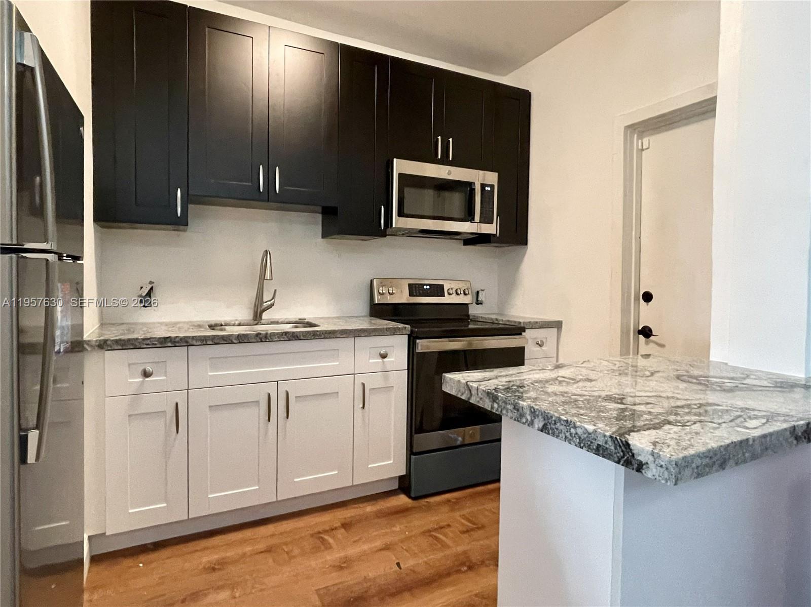 2463 Pine Tree Dr #4, Miami Beach FL 33140