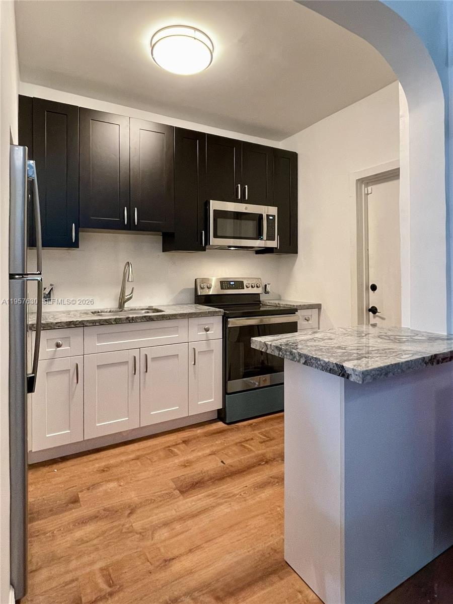 2463 Pine Tree Dr #4, Miami Beach FL 33140