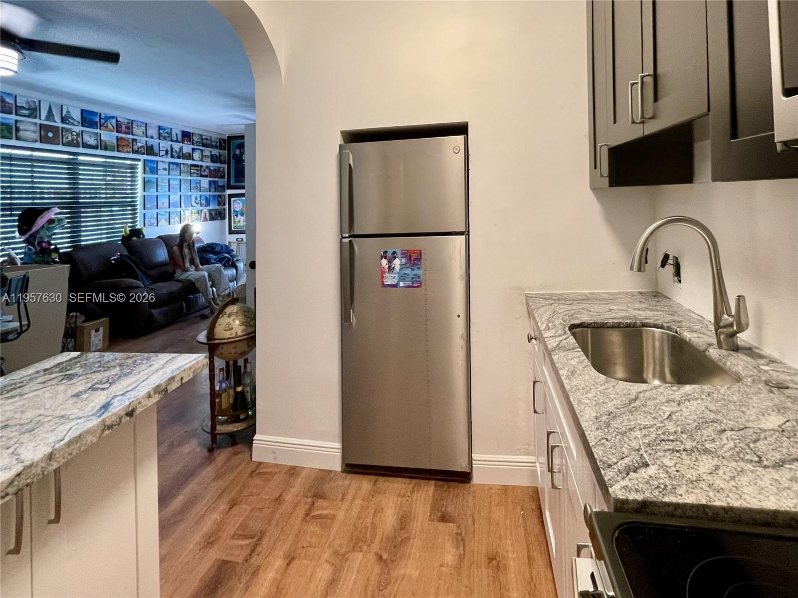 2463 Pine Tree Dr #4, Miami Beach FL 33140